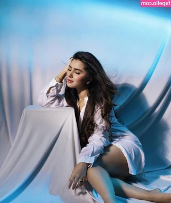 Roshni Walia [ roshni-walia ] - nipples out