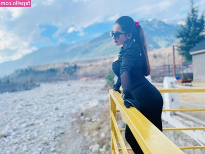 Roshni Walia [ roshni-walia ] - This was meant to be a titty Tuesday post but wow, my ass really