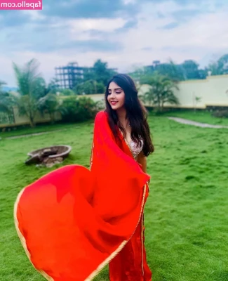 Roshni Walia [ roshni-walia ] - I love you dear  I will bring you a lot of fun in the new year  We ll