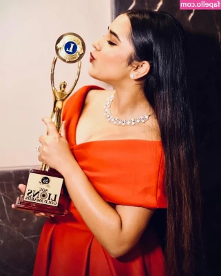 Roshni Walia [ roshni-walia ] - Let me see that cock Tip $4 and show me yours today! 🤤