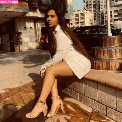 Roshni Walia [ roshni-walia ] - Hilq