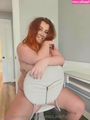 kellycarmichaelfree - Whoops I think I forgot to put on panties under my kilt