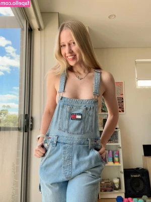 lara6683 [ lara6683-22 ] - Post round one shower heheh   how many times do you think you could
