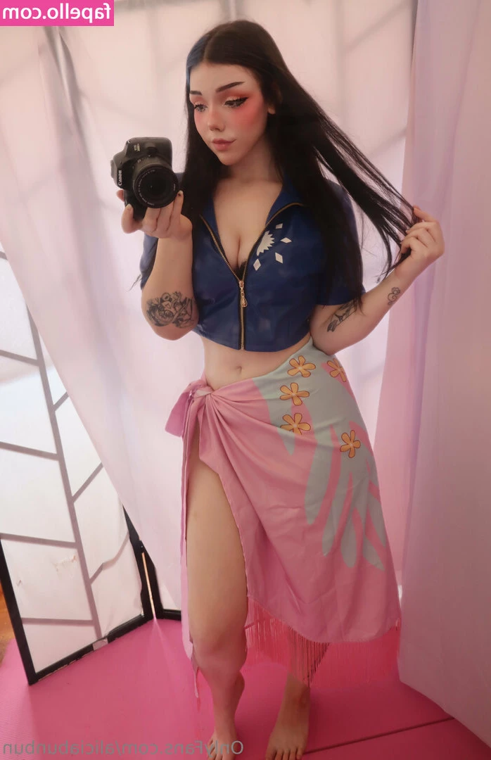 aliciabunbun - Rose and red, violets are blue, I'm super horny and I've some NAUGHTY