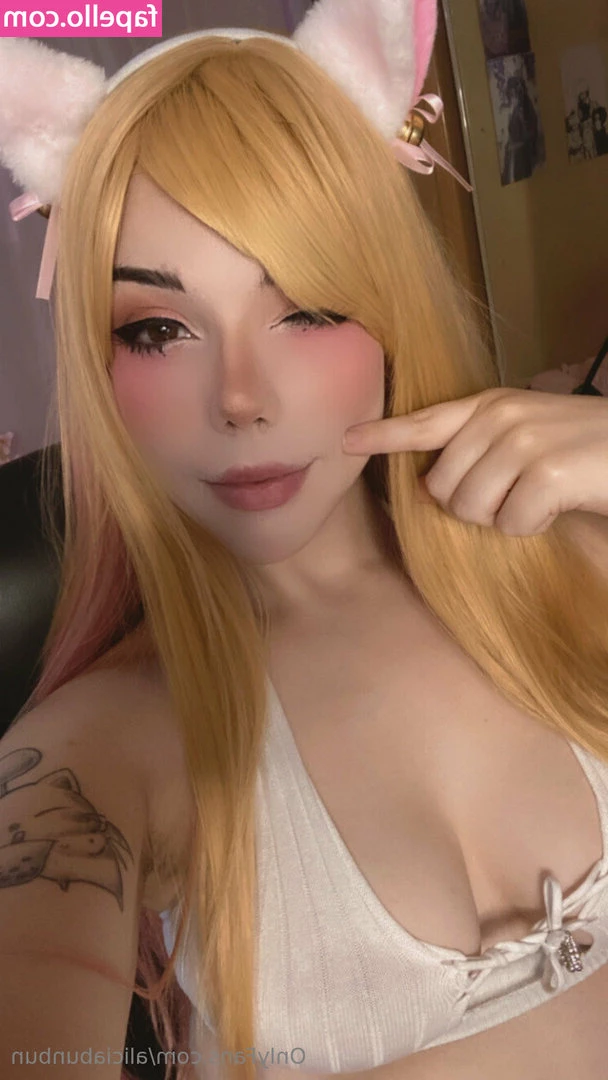 aliciabunbun - Baby  Do you want to bite or kiss my   Tell me