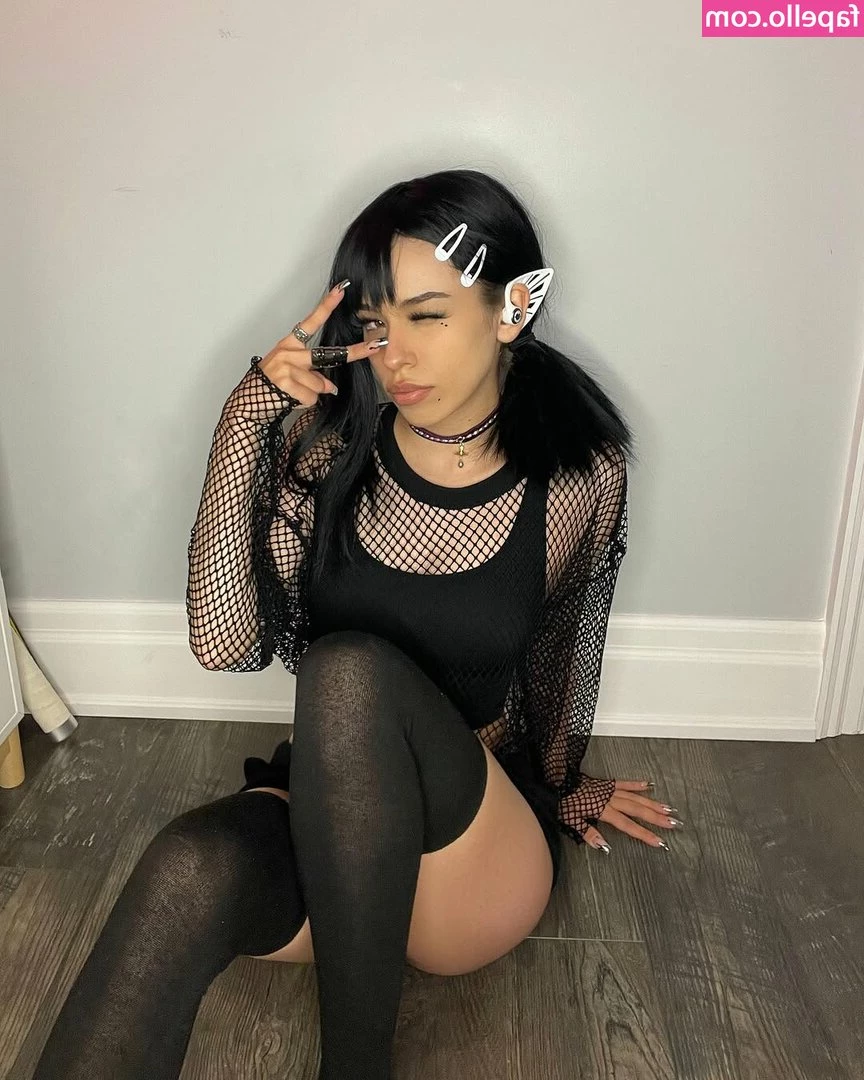 Konekokelly - My friend sucks my cock    luna_lu0