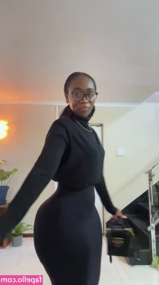 its_tshego34 [ its-tshego34 ] - I LOVE how massive this dildo is