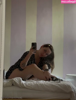 monroeteases - Did you know I'm very ticklish? Its very easy to make me giggle like