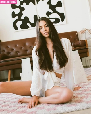 Desiree Flores [ desiree-flores ] - I love listening to music  Mostly rap  and shibuya-kei  electronic