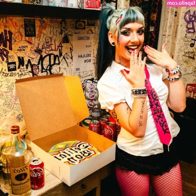 Delilah Bon [ delilah-bon ] - who wants it off