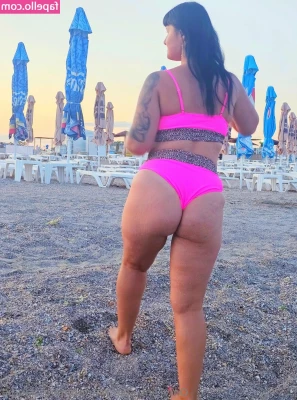 marianmariaclaudia - Spreading these legs for your viewing pleasure