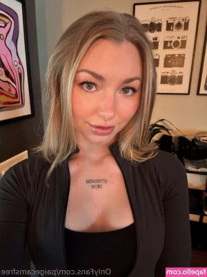 paigecamsfree - I m the baddest and I m worth it