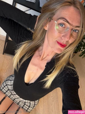 prettypolly [ prettypolly-5 ] - need to borrow your face for a seat 🫦👅💋