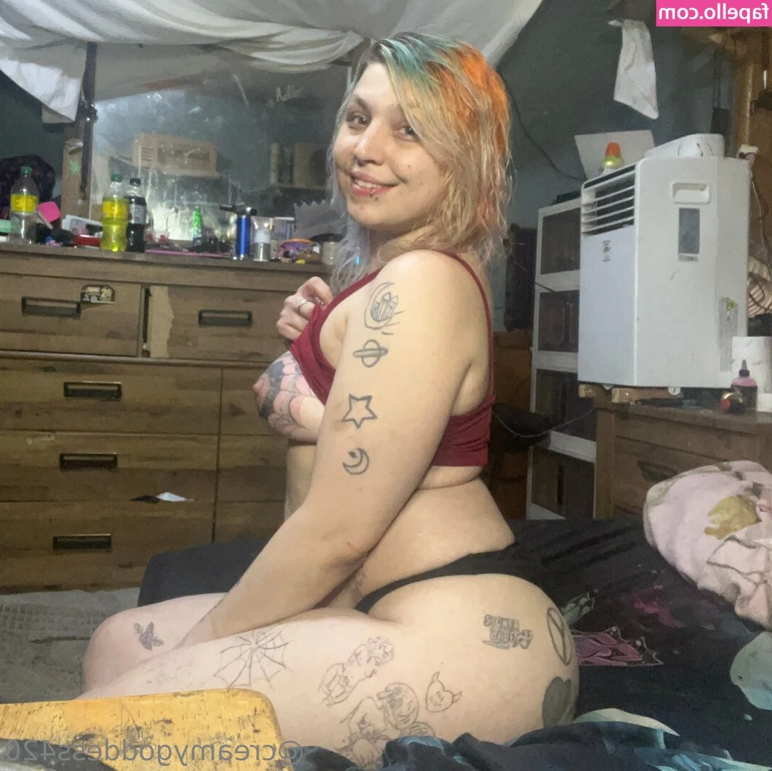 creamygoddess420 - 1:00  Teasing in front of my window 😛