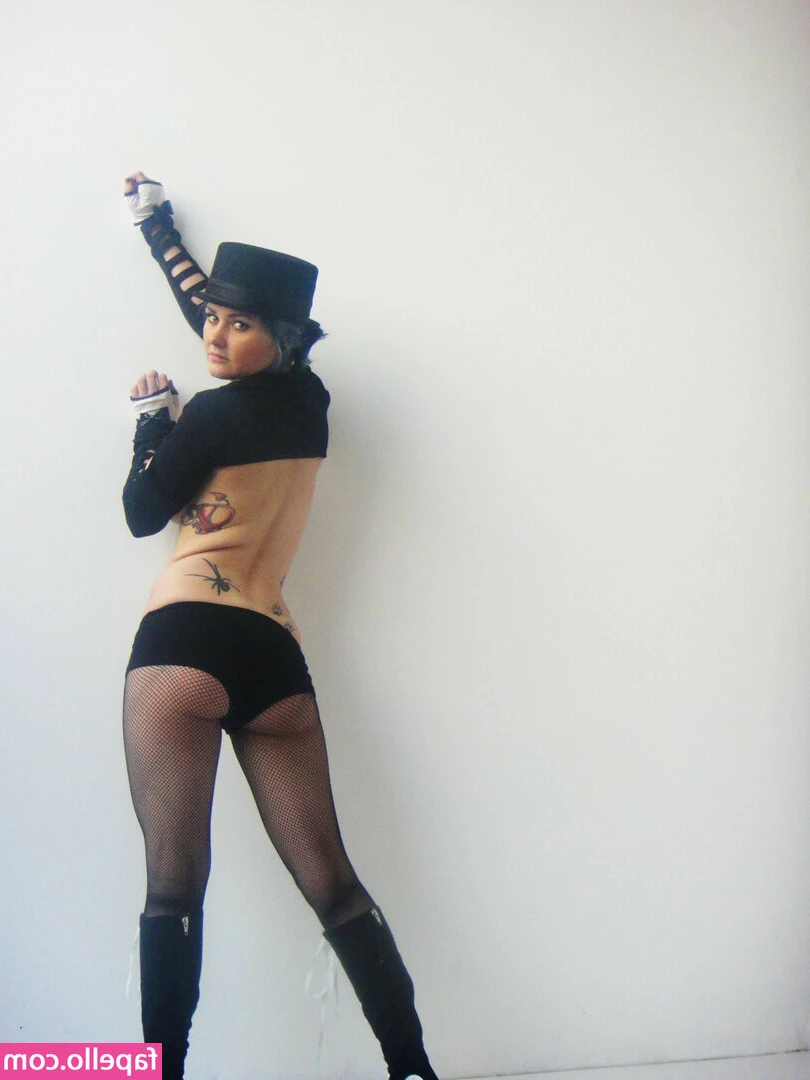 Binx - Would you lick my pussy before you fuck it?