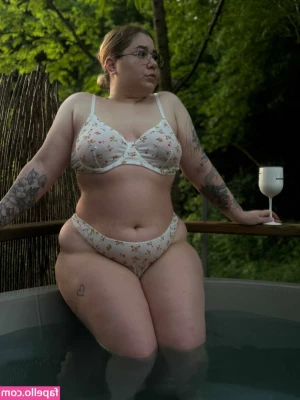 AnastasiaVolk - On my own all evening.. what can I do for you?