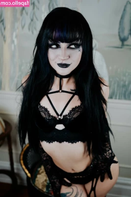 Nightmarekittykat - Se servissi i tavoli vestita così chissà cosa mi fareste hihi😈