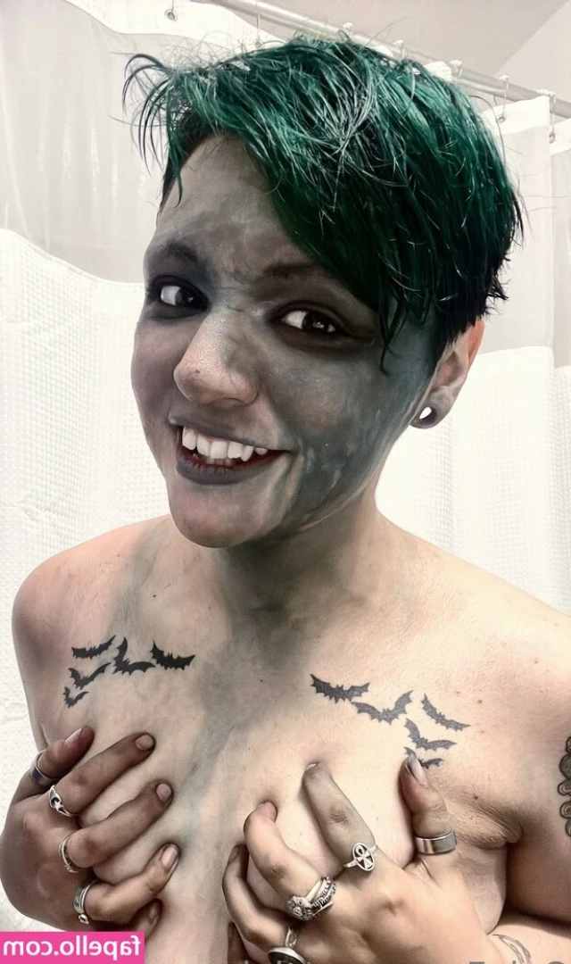 Nightmarekittykat - Such a great load  Didn t even realize I got a splash of cum on the