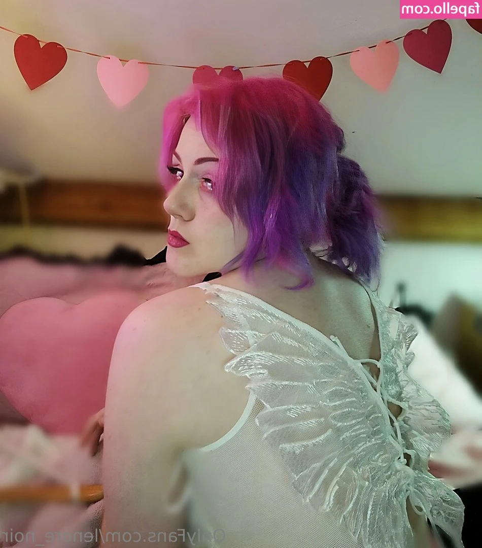 lenore_noir [ lenore-noir ] - Bedtime titties 😇
