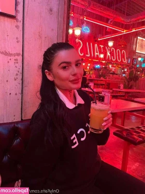 harrietheartvip - What do you want to see more of??
