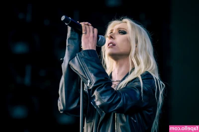 Taylor Momsen [ taylor-momsen ] - Swipe to undress me 👀
