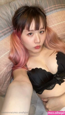 annieleee - Me encanta mi dildo 🥵🥵 Te gustaría acompañarme ? 😋😋😋