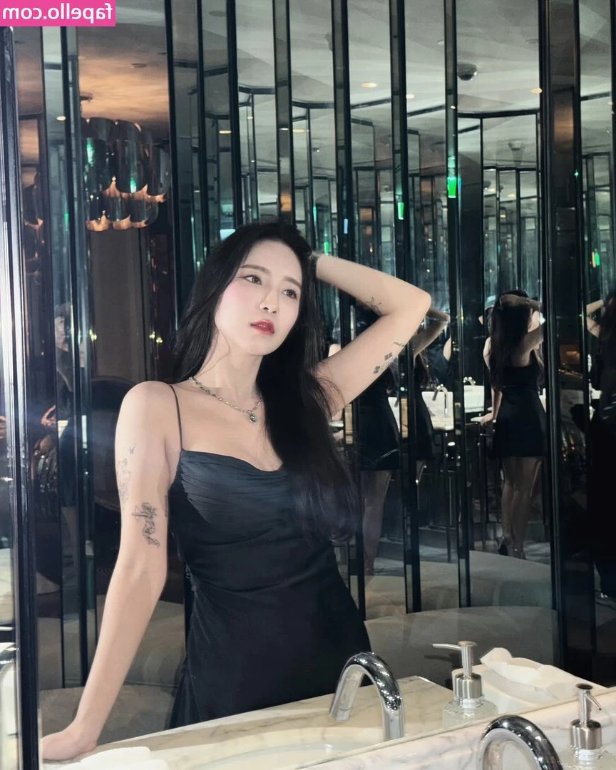 Mena Noona [ mena-noona ] - just me waiting for me treat 😋