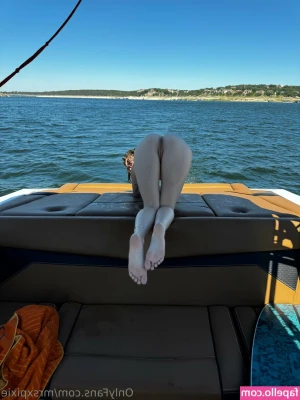 mrsxpixie - favorite activity - taking my clothes off outside