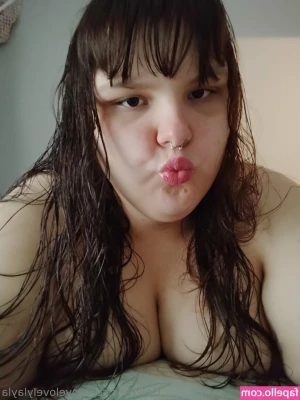 lovelovelylayla - In a silk dress without panties, it is very sexy. And what do you
