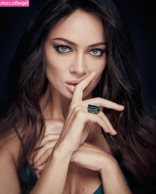 Nastasya Samburskaya [ nastasya-samburskaya ] - Should I have it open or closed 🤔 😄