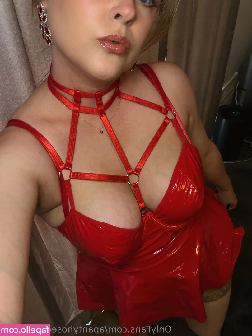apantyhoseobsessions - This is my way of trying to seduce you back into the bed 💞