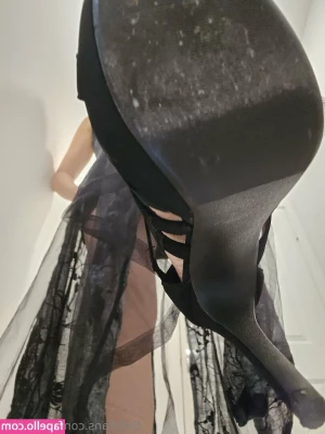 Stella Chuu [ stella-chuu-1 ] - Shower with a view…