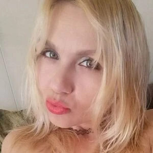 Anna 15855723