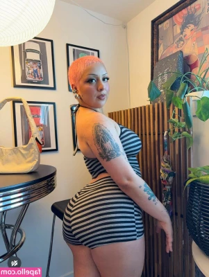 Gabythebaddie - How about a nice little snack