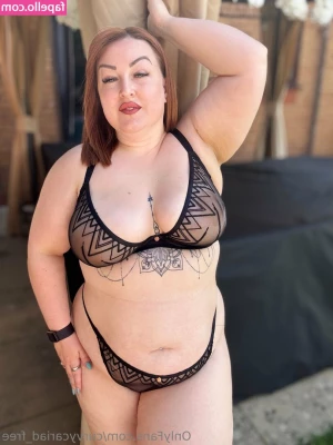 curvycariad_free [ curvycariad-free ] - Do you like how these tight jeans look on me