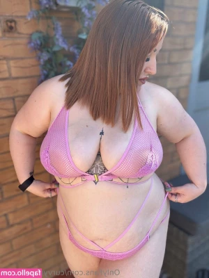 curvycariad_free [ curvycariad-free ] - Who s going to spoil me this Valentine s Day