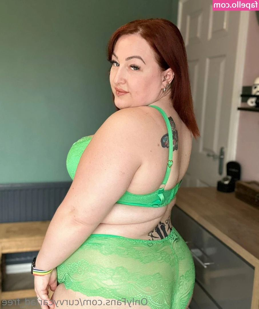 curvycariad_free [ curvycariad-free ] - Waiting for my bull to smash me...