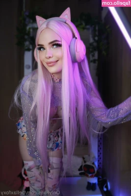 Bellaxfoxy - Get on the couch with me 😏💦🖤