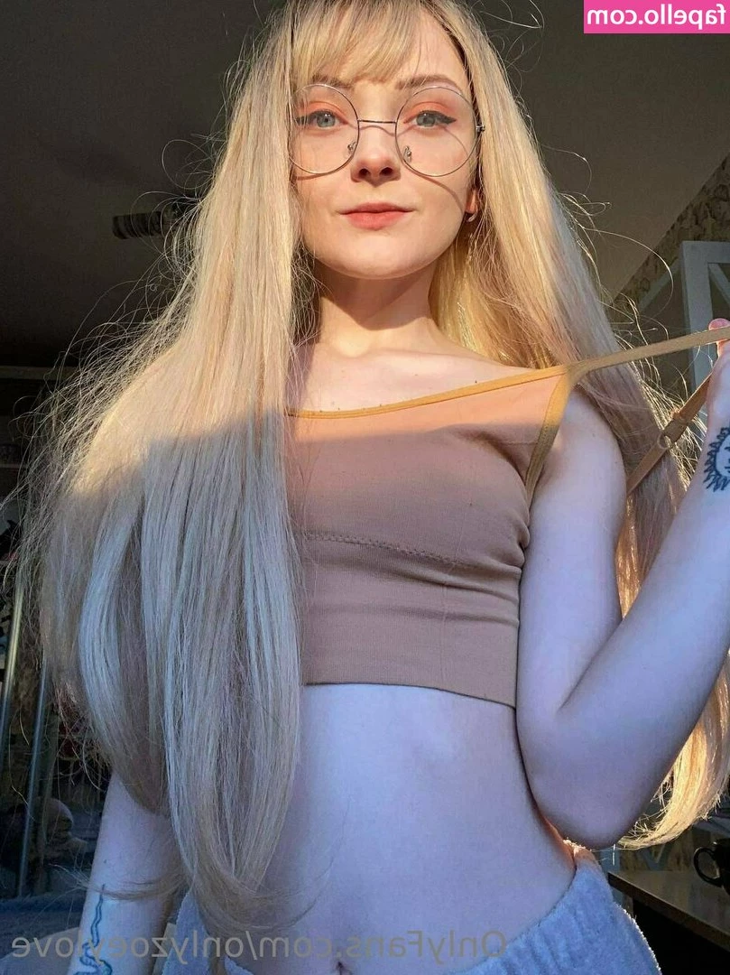 onlyzoeylove - Body type: works out, but doesn’t say no to snacks