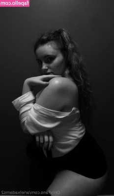 arielxadams2 - Rose and red, violets are blue, I'm super horny and I've some NAUGHTY