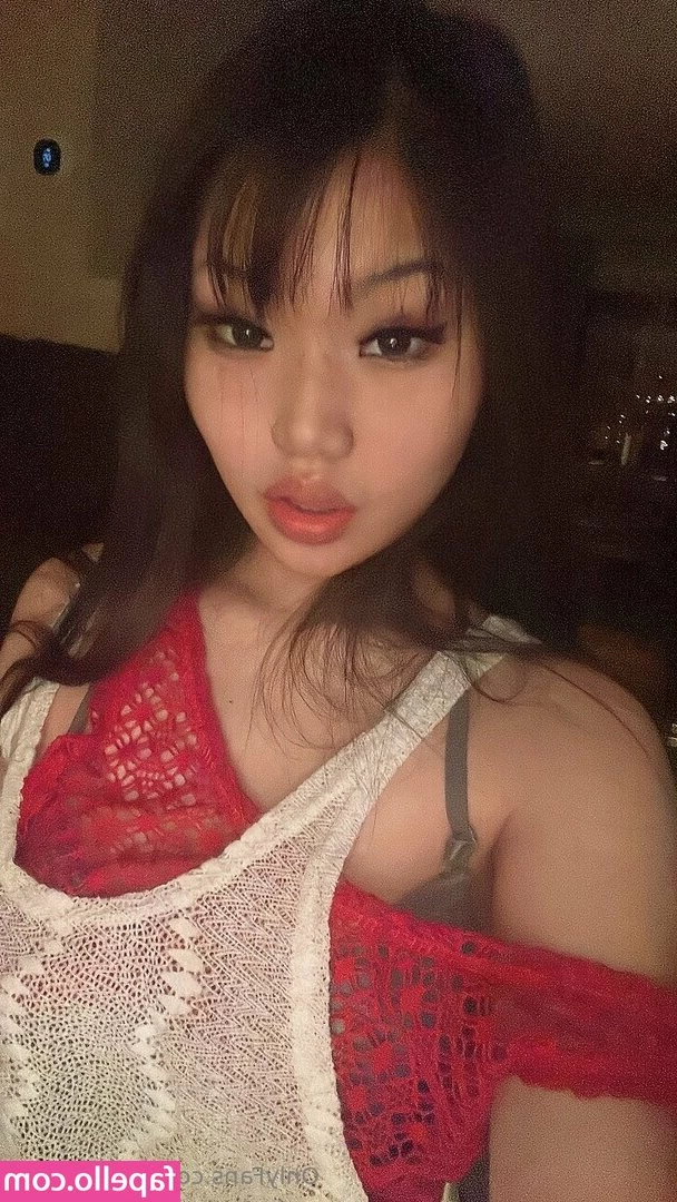 jiaze - Looking for something i dropped, can't seem to find it... 😋