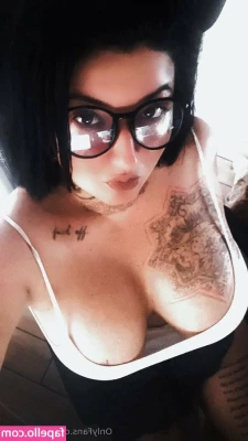 claratolea - WHO WISHES THEY WERE MY FRONT WINDSHIELD RUGHT NOW    funkyfeet 