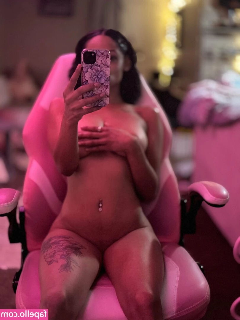 xxxelmarie - ‼️𝐏𝐎𝐕‼️ I’m giving you a oily titty show on