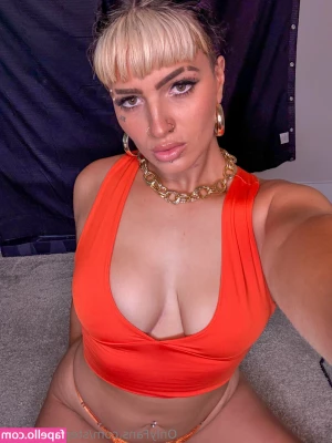 stephdelander [ stephdelander-1 ] - Who’s gonna spoil me for my bday today🥺
