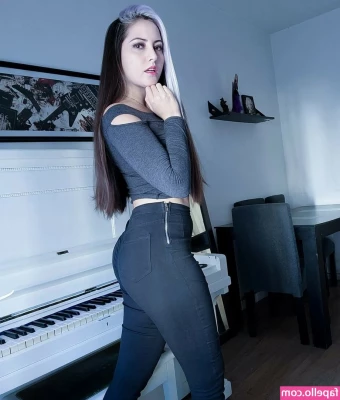 Ranthiel Soprano [ ranthiel-soprano ] - I have an special surprise for you slide it to the side