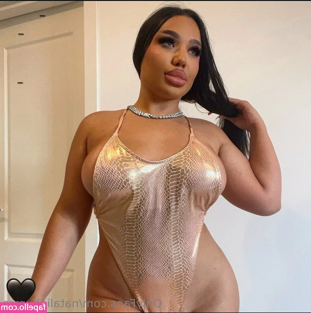nataliabums - Happy Thick Thursday  Just a little something to get you to the