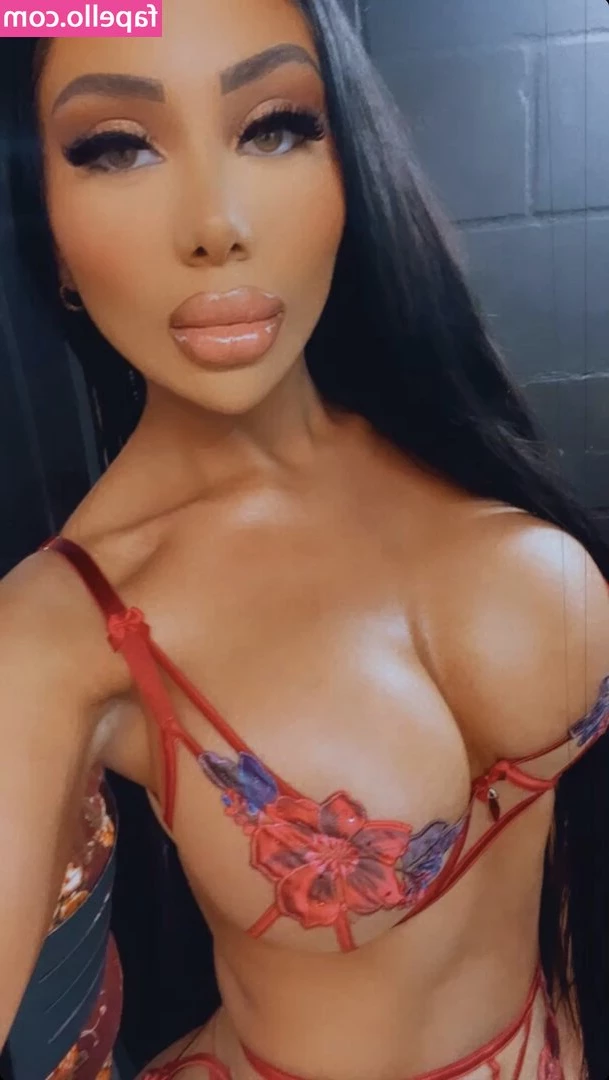Amiradoll - Back or front? 🤔 https://onlyfans.com/action/t…