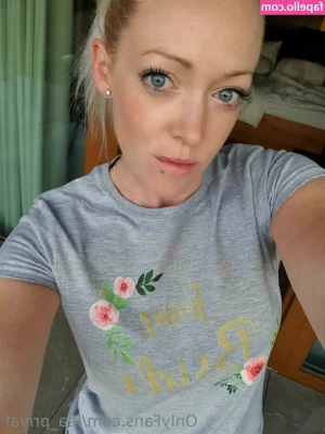 lea_privat [ lea-privat ] - The perfect Cum shot to clean up with your tongue