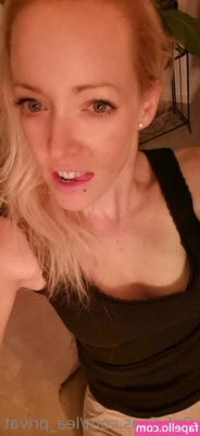 lea_privat [ lea-privat ] - Happy new years eve everyone  I m currently in bed super sick    