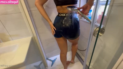 NinaParker - Body type: works out, but doesn’t say no to snacks